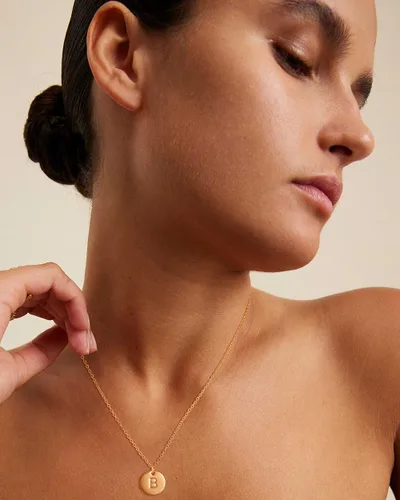 Vista 5 de Bemoly Initial Necklace for Women Round 11MM Coin Disc Double Side Engraved Letter A-Z Hammered Pendant 14K Gold Plated Personalized Alphabet