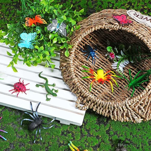 Vista 5 de Gejoy 75 piezas de insectos falsos de plástico, varios insectos, figuras realistas de insectos espeluznantes al azar con caja de almacenamiento