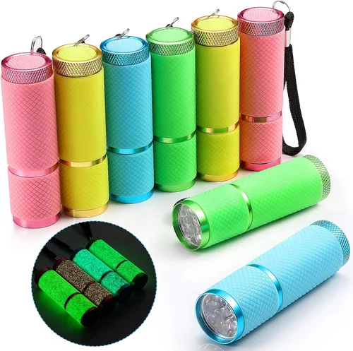 Vista 8 de Mudder Juego de 4 linternas que brillan en la oscuridad, 9 mini linternas LED recubiertas de goma con asa, linterna portátil LED de aluminio