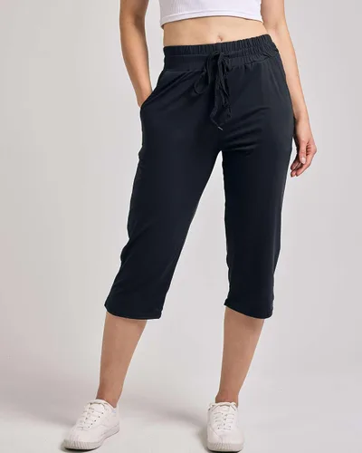 Vista 3 de Real Essentials 3-Pack Women's Capri Open Bottom Soft Sweatpants with Drawstring (Available in Plus Size)