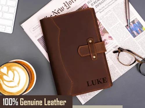Vista 4 de Diario de cuero 100% genuino grabado con nombre o iniciales – Fabricado en EE.UU. – Regalo personalizado para negocios, universidad, viajes, trabajo