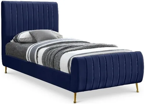 Vista 16 de Meridian Furniture Colección moderna Zara Cama tapizada de terciopelo contemporáneo con acolchonamiento de canal profundo y patas doradas a Crema