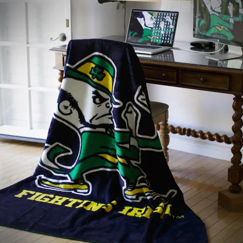 Vista 3 de Manta de punto plateado con licencia oficial de la NCAA "Denali", 60 x 72 pulgadas, multicolor