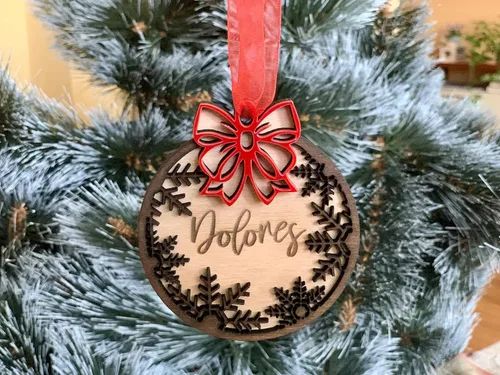 Vista 2 de Adorno de madera de Navidad personalizado con nombre grabado personalizado, adorno de Navidad 2025, decoración de árbol de vacaciones hecho a mano