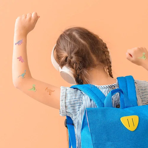 Vista 6 de Flash Tattoos Juego variado de tatuajes de dinosaurio para niños 25 tatuajes temporales envueltos individualmente Suministros para fiestas