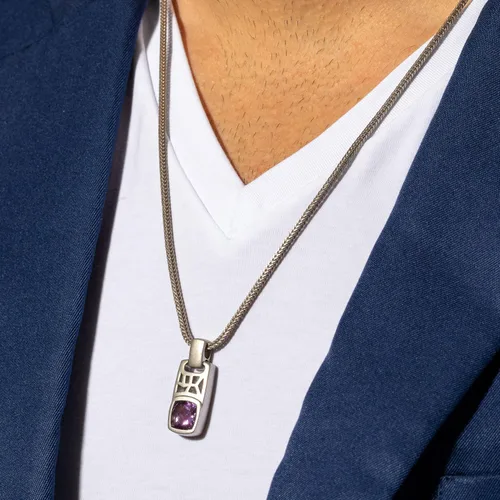 Vista 3 de Peora Collar con colgante de etiqueta de amatista para hombre en plata de ley, corte cojín de 2.75 quilates, acabado cepillado, con cadena italiana