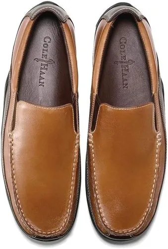 Vista 5 de Cole Haan Mocasín veneciano Tucker para hombre, Marrón