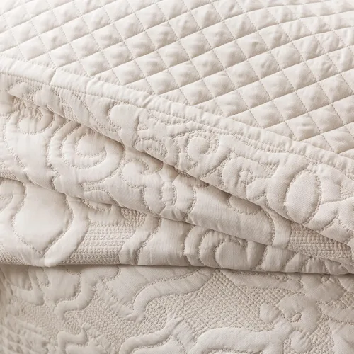Vista 9 de NEWLAKE - Juego de cubrecama reversible de microfibra bordada con patrón floral en relieve en jacquard beige, tamaño queen