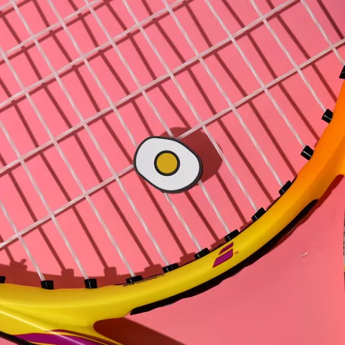 Vista 3 de Racquet Inc Regalos de Tenis - Amortiguadores de Vibración para Raqueta de Tenis - Absorbe Choques, Reduce la Vibración de las Cuerdas para Mejor