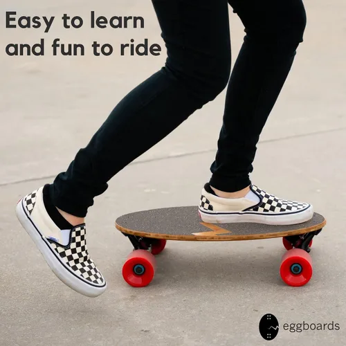 Vista 6 de Eggboards Mini Longboard The Original - Monopatín Cruiser de madera de bambú para adultos y niños. Fácil de transportar, suave para montar