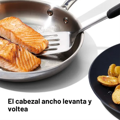 Vista 4 de OXO Good Grips - Espátula de acero inoxidable Cabeza flexible para pescados, espátula de acero inoxidable, agarre cómodo, Turner de cocina