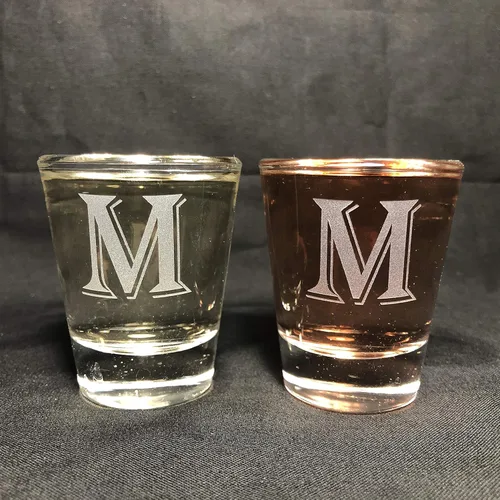 Vista 12 de Juego de 2 vasos de chupito con letras de monograma de 1.5 oz (B)