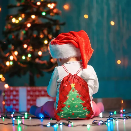 Vista 6 de Xuniea 12 bolsas de recuerdos de fiesta de Navidad para niños, mochila con cordón de Papá Noel, golosinas de Papá Noel, bolsas de regalo, regalos