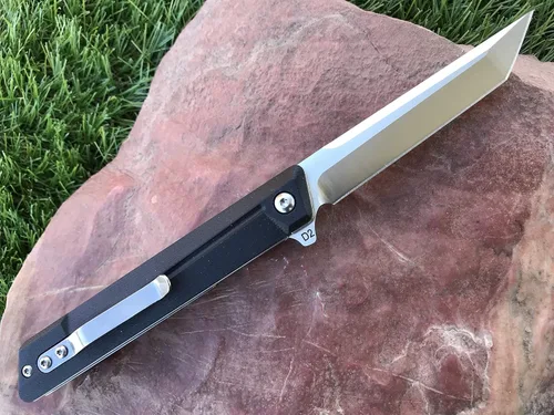 Vista 3 de TACTICAL GEARZ EDC - Cuchillo plegable de bolsillo, mango G10, hoja tanto de acero D2, incluye funda (ST negro)
