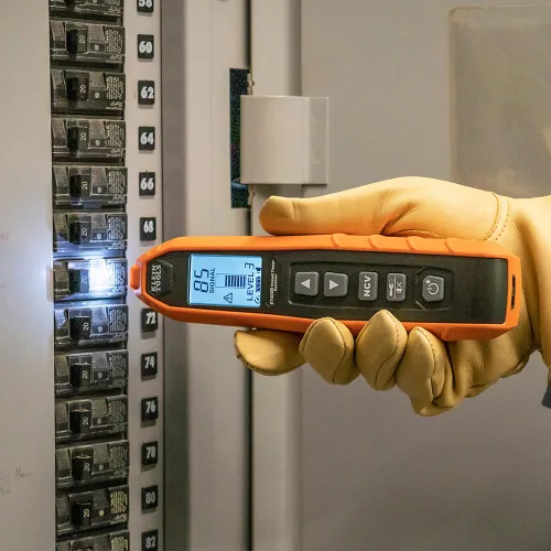Vista 4 de Klein Tools ET450 - Kit avanzado de buscador de disyuntores subterráneos y trazador de cables para interruptores energizados y no energizados