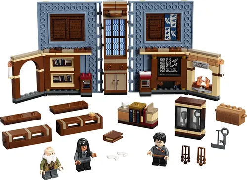 Vista 3 de LEGO Harry Potter Hogwarts Moment: Clase de Encantamientos 76385 La Clase del Profesor Flitwick en un Set de Juego de Libro Construido