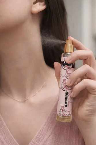 Vista 3 de Absurd Eau De Parfum, perfume duradero y de alta concentración (0.8 fl oz)