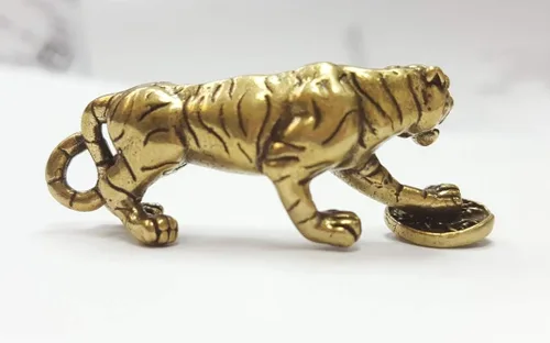 Vista 6 de DMtse Feng Shui chino de latón mini pie de tigre en moneda de la suerte decoración estatua figuritas para escultura de animales coleccionables regalo