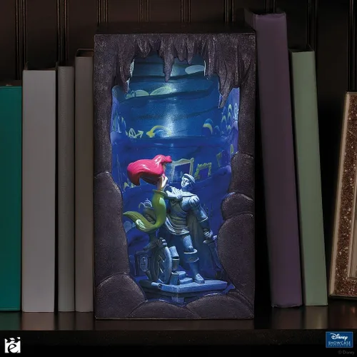 Vista 2 de Enesco Disney Showcase - Soporte para libros iluminado de la gruta secreta de Ariel's Secret Grotto, pintada a mano, hecha a mano, coleccionable
