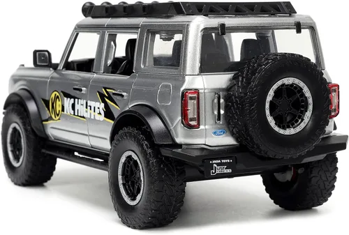 Vista 5 de Jada Toys Just Trucks 1:24 2021 Ford Bronco - Coche fundido a presión gris con estante para neumáticos, juguetes para niños y adultos