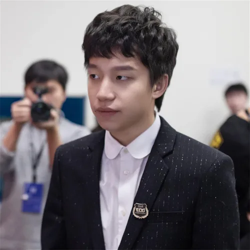 Vista 3 de LoL Worlds 2021 EDG Gaming Mingkai Meiko Scout Jiejie League of Legends - Broche de aleación de metal