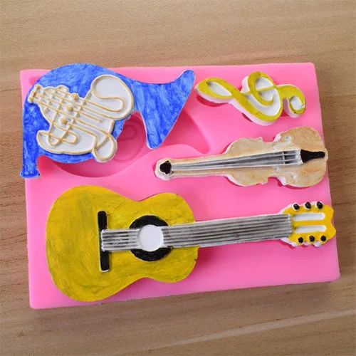Vista 2 de Instrumentos musicales hechos a mano Molde de resina Guitarra Violín Llavero Colgante de resina epoxi Molde de fundición de joyería Herramientas