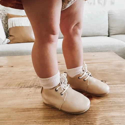 Vista 6 de Piper Finn Zapatos Oxford de caña baja para niños, zapatos de vestir para niñas y niños, botas Oxford para niños y niñas con piel encerada, cordones