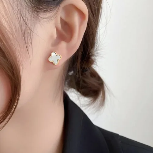 Vista 3 de GFEEL Aretes de trébol de cuatro hojas para mujer, chapados en oro de 18 quilates, de acero inoxidable de la suerte de 4 hojas, joyería de regalo