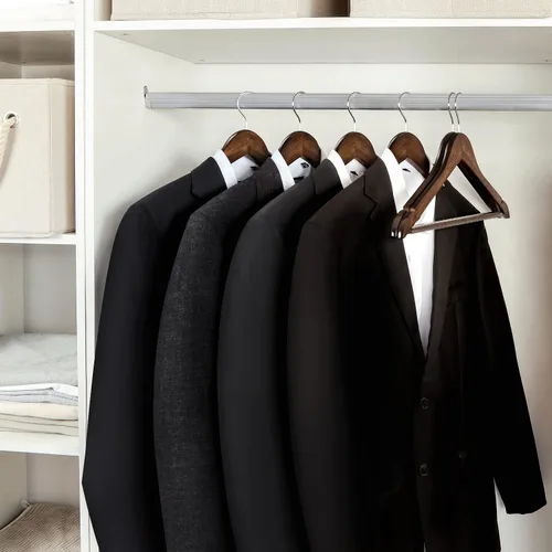 Vista 6 de TOPIA HANGER Perchas de Madera para Abrigos Paquete de 30, Perchas de Madera Vintage para Trajes con Barra Antideslizante para Pantalones, Gancho