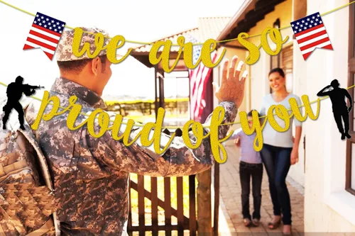 Vista 4 de Decoraciones militares para fiestas, pancarta dorada con purpurina con texto en inglés "We are So Proud of You", bandera estadounidense con la frase