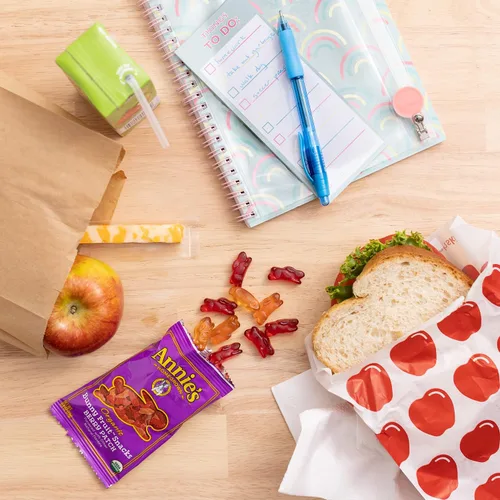 Vista 5 de Annie's Bocadillos orgánicos de frutas de conejito, sin gluten, 5 bolsas, 4 onzas (paquete de 10)