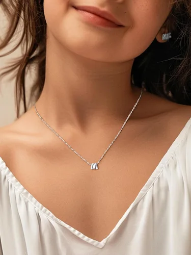 Vista 4 de ChicSilver - Collar de plata de ley 925 con inicial para mujeres y niñas, joyería de letras delicadas, para regalo personalizado (con caja de regalo)