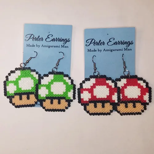 Vista 2 de Pendientes de hongos Perler – Orejas de acero inoxidable – 1UP / Power Up Setas