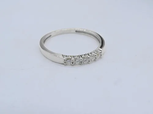 Vista 73 de Dazzlingrock Collection Anillo de boda redondo de 5 piedras preciosas o diamantes para mujer en oro macizo de 10 K/14 K/18 K