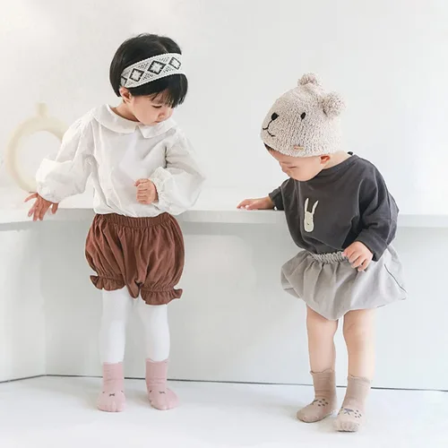 Vista 6 de Tatibana Calcetines antideslizantes para bebé, 5 pares de calcetines antideslizantes para niños pequeños, calcetines de dibujos animados para bebés