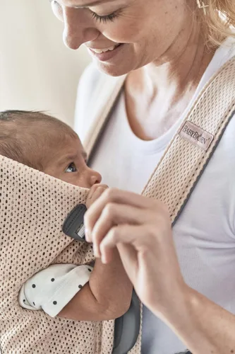 Vista 6 de BabyBjörn Portabebés Mini, malla 3D, rosa perlado (7-25 libras), ergonómico, fácil de usar