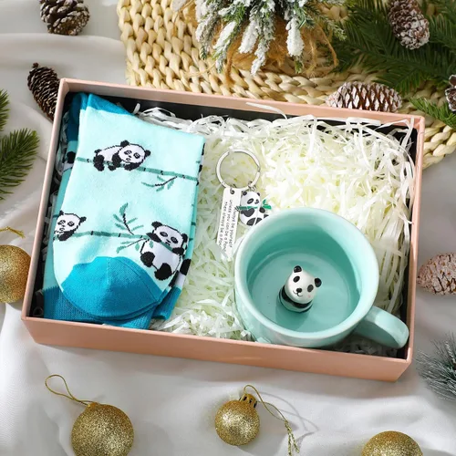 Vista 7 de Kit de regalo con temática de panda de 3 piezas para mujeres, taza de panda, calcetín y llavero, linda taza para fiesta de Navidad, regalo