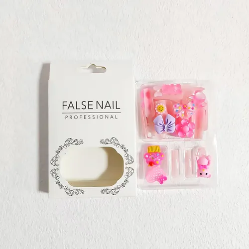 Vista 2 de Uñas postizas largas a presión cuadradas con dijes, uñas acrílicas color rosa nude, lindos diseños de dijes de oso de corazón, uñas con pegamento