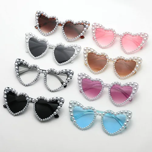 Vista 4 de COTIA Gafas de sol de lujo con perlas de amor y corazón para mujer, gafas de sol casuales brillantes
