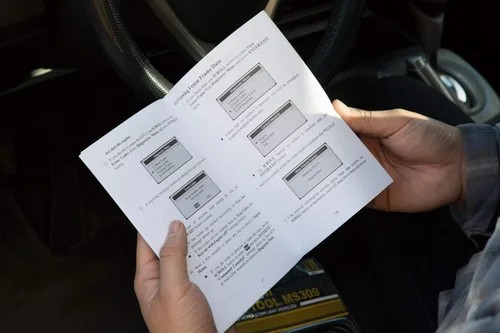 Vista 2 de Herramienta de diagnóstico OBD2 para lector de códigos de automóvil, lectura de luz de motor con reinicio, OBD-II, sensor de herramientas