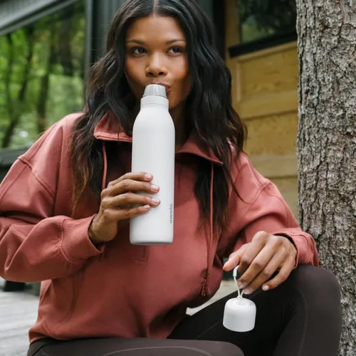 Vista 6 de Botella de agua aislada con tapa Twist de acero inoxidable Owala FreeSip con pajita para deportes y viajes, sin BPA, 24 onzas, Angel Food Cake