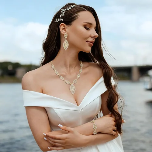 Vista 2 de Flyonce Juego de joyas de boda con diamantes de imitación de cristal nupcial y collar de hojas colgantes para mujer