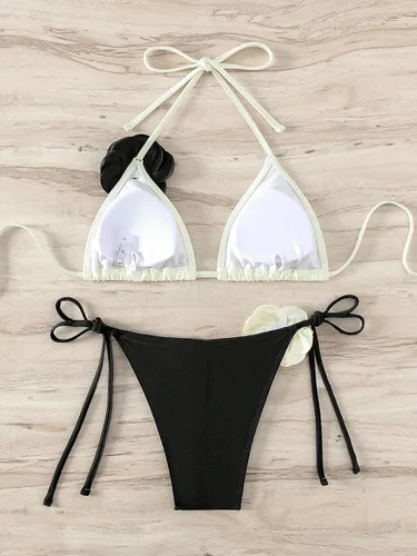 Vista 2 de OYOANGLE Conjunto de bikini de 2 piezas para mujer, con apliques florales, sin espalda, halter triangular, traje de baño con lazo lateral