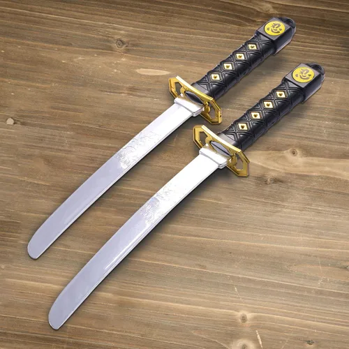 Vista 4 de Juego de 8 juguetes de espada ninja de plástico, espada samurái, juguetes Katana con funda, SAIS y Shuriken, armas ninja, accesorios de disfraz