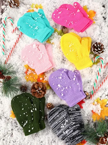 Vista 4 de Boao 12 pares de guantes de invierno para niños pequeños, guantes de punto para niños, guantes mágicos cálidos para niños y niñas, suministros