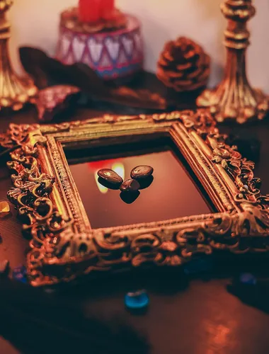 Vista 6 de Espejo rascador negro – Herramientas de brujería Kit de altar suministros para adivinación – Espejo cuadrado decorativo, marco dorado oscuro, 7.1
