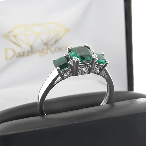 Vista 50 de Dazzlingrock Collection Anillo de boda de 3 piedras preciosas creadas en el centro de cojín de 0.04 quilates y diamante blanco natural redondo