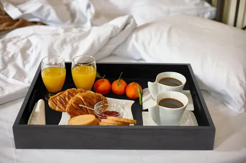 Vista 7 de ATZYmolin - Bandeja de madera para servir con asas, bandeja decorativa rectangular otomana para el hogar, bandeja de tocador para desayunos, cenas