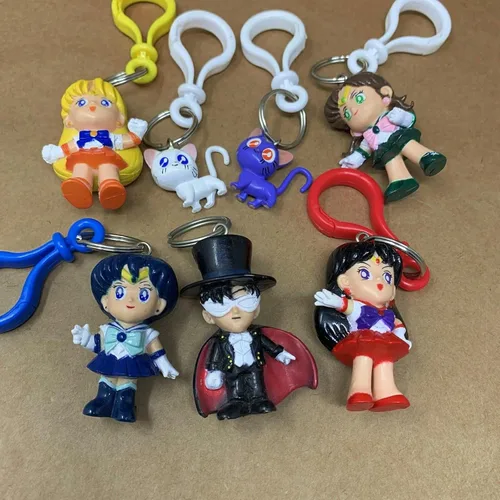 Vista 2 de Irwin Toy Embrace the Power of Sailor Moon Llavero Clip-On - Un accesorio elegante para entusiastas del anime y coleccionistas