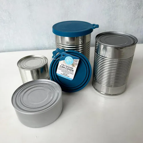 Vista 2 de R&M International La funda de silicona para latas se adapta a la mayoría de alimentos enlatados para gatos, perros o personas, color azul